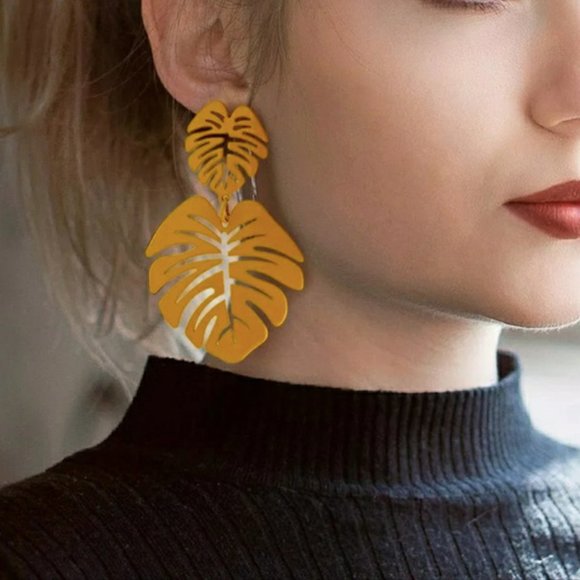 Jewelry - 2for $28 Leaf Drop Fashion Earring